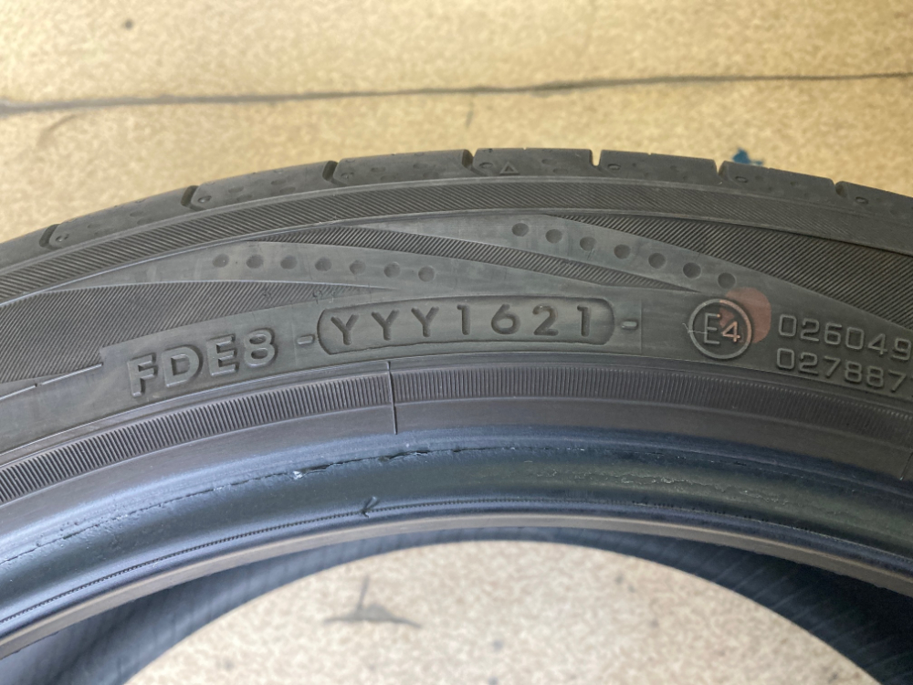 完売)(中古タイヤ)極上品 2021年製☆225/45R19 96W EXTRALOAD YOKOHAMA